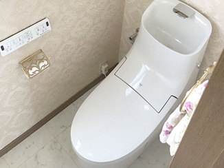 トイレリフォーム 高級感のある内装と、かわいい小物が映えるオシャレなトイレ