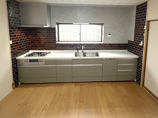 キッチンリフォーム 内装も一新し、印象が大きく変わったキッチン